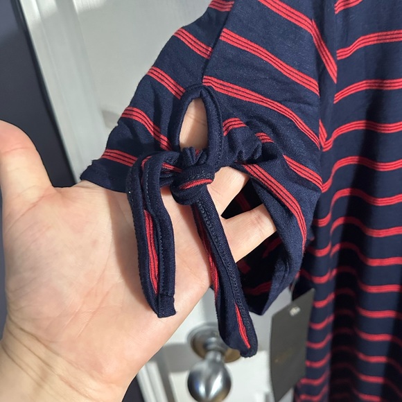 ❤️ 3/30$ Stripped mid calf dress with ties on sleeves - Picture 5 of 5